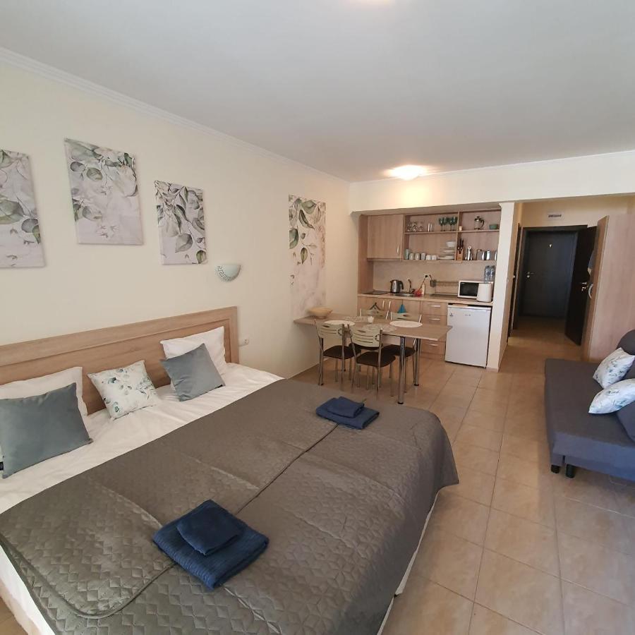 Andalucia Beach - Sea Viev Apartments Elenite Eksteriør billede