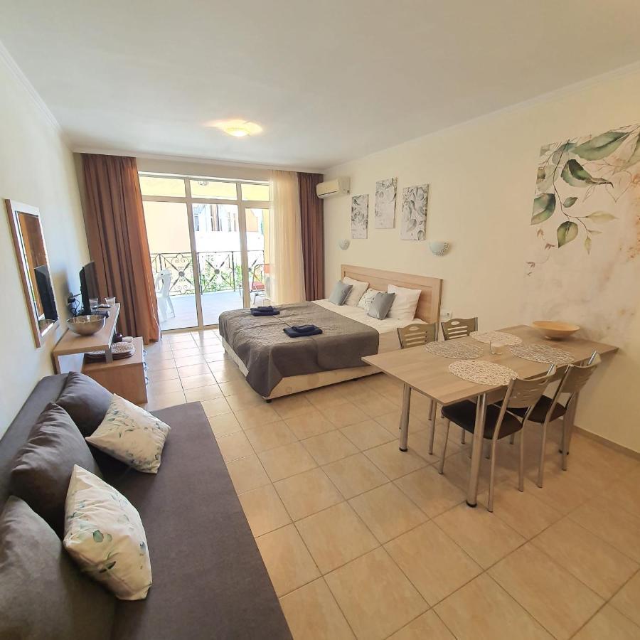 Andalucia Beach - Sea Viev Apartments Elenite Eksteriør billede